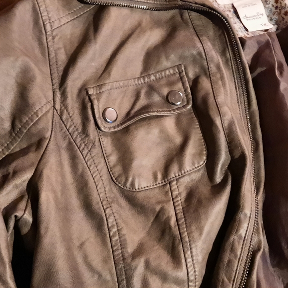 Feminine cut Leather Motorcycle Jacket - Picture 2 of 14